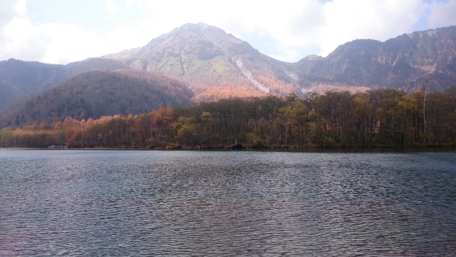 大正池と焼岳です。