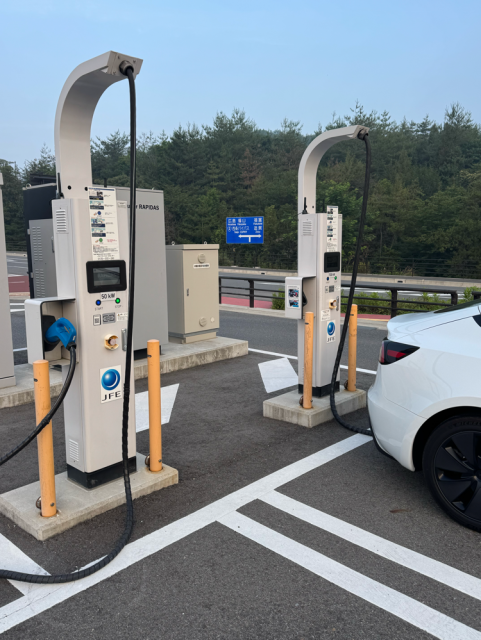 エンエン 7175 BoseRevolve+ 2個セット＋2個充電スタンド 道の駅 西条のん太の酒蔵/東広島市 - EV充電スタンド情報