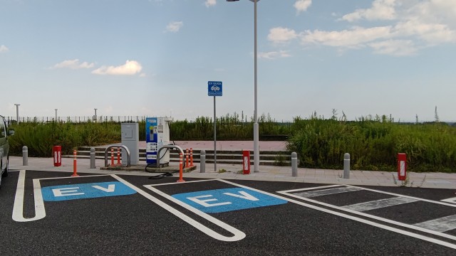 新名神高速道路 鈴鹿PA ｢PIT SUZUKA｣ (上り)/中日本高速道路(株) NEXCO